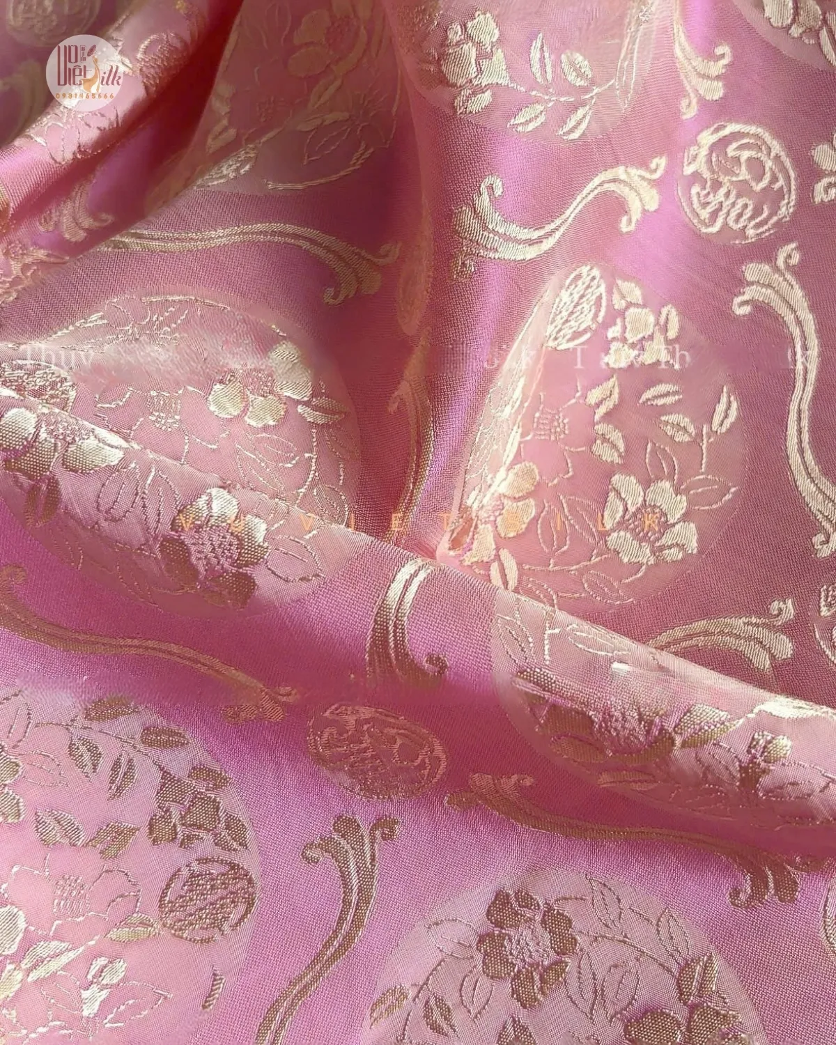 Lụa jacquard hồng dệt hoa văn tròn của Nha Xá